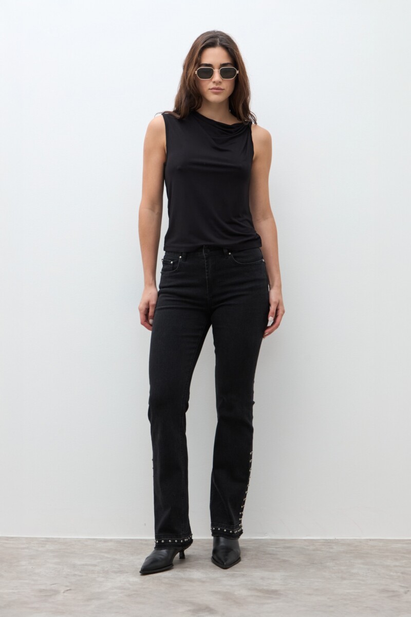 Top con escote torneado negro