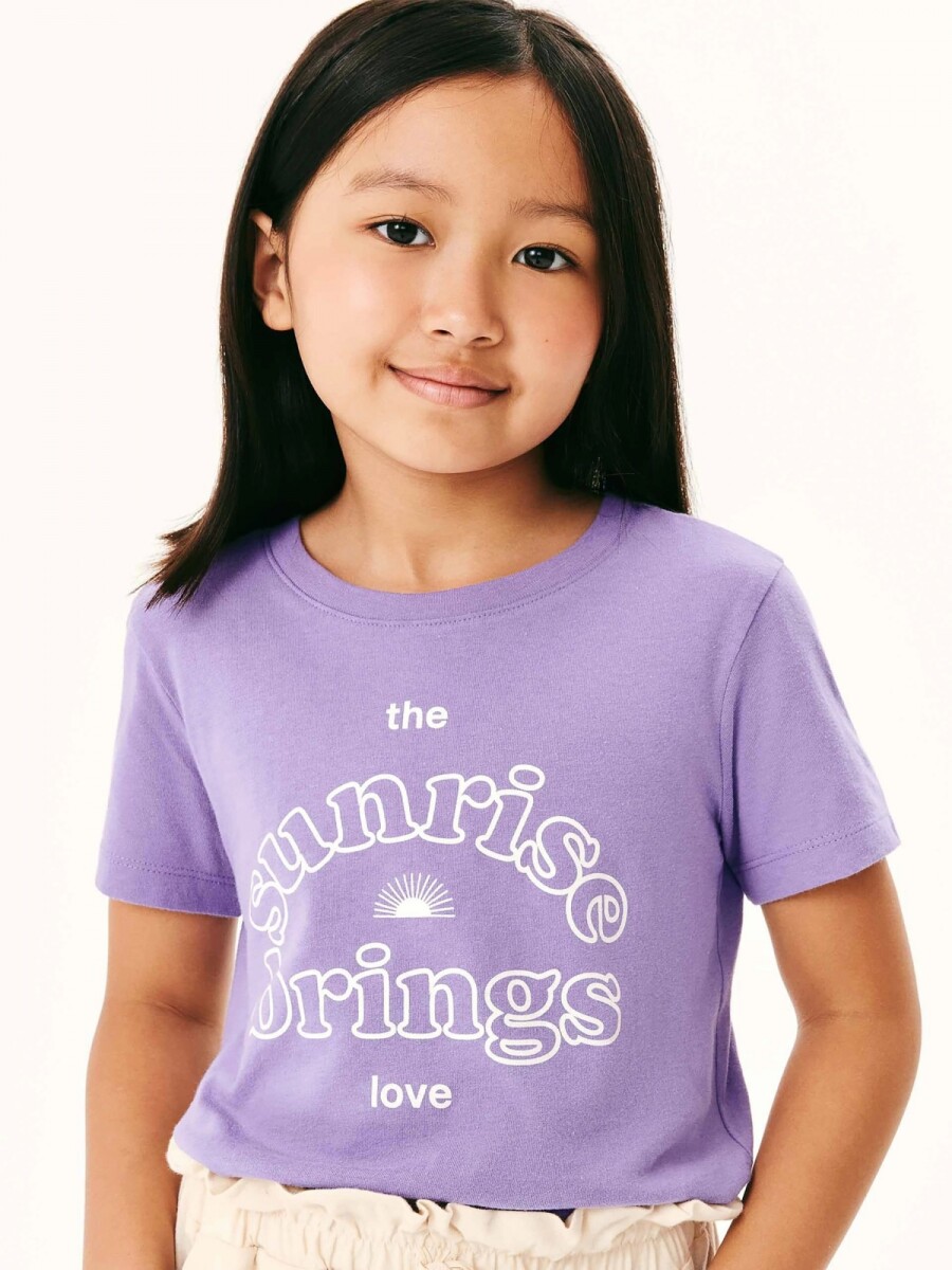 CAMISETA BÁSICA INFANTIL CON ESTAMPA - LILA 