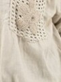 Camisa de lino con flor bordada en bolsillo Beige