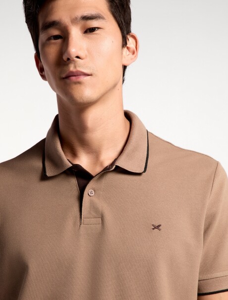 CAMISA DE CUELLO CON BORDADO MARRÓN