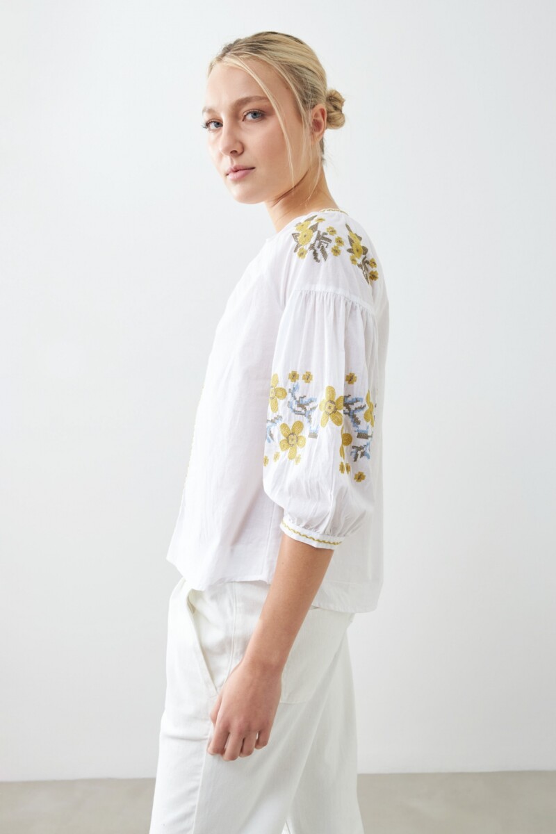 Blusa boho con bordados blanco