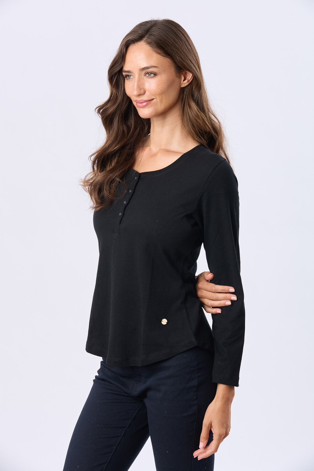 REMERA CON BOTONES Negro