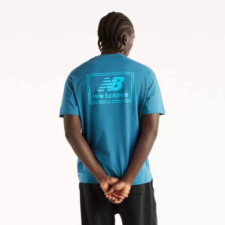 Remera New Balance de Hombre - Woven Label - MT53928STS BLUE