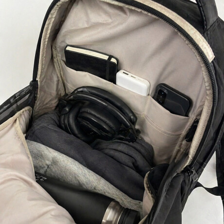 Mochila con bolsillo exterior para viaje Negro