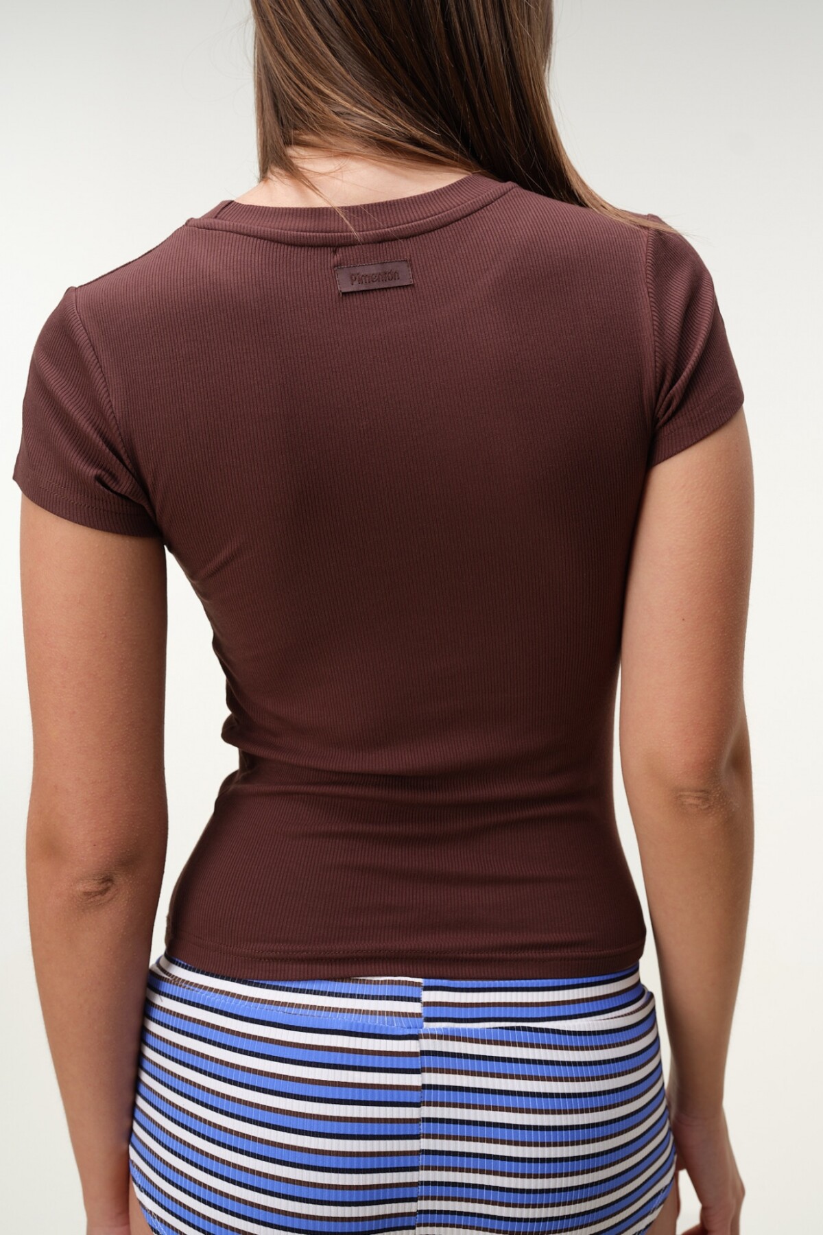 Remera Entallada Rib Marron