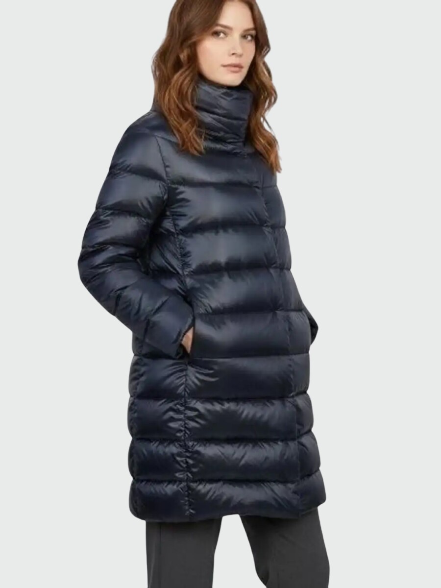 Herno - Campera de corte recto confeccionada en nylon ultraligth. Dora 