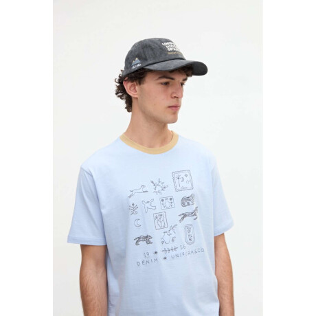Remera Adkins Celeste