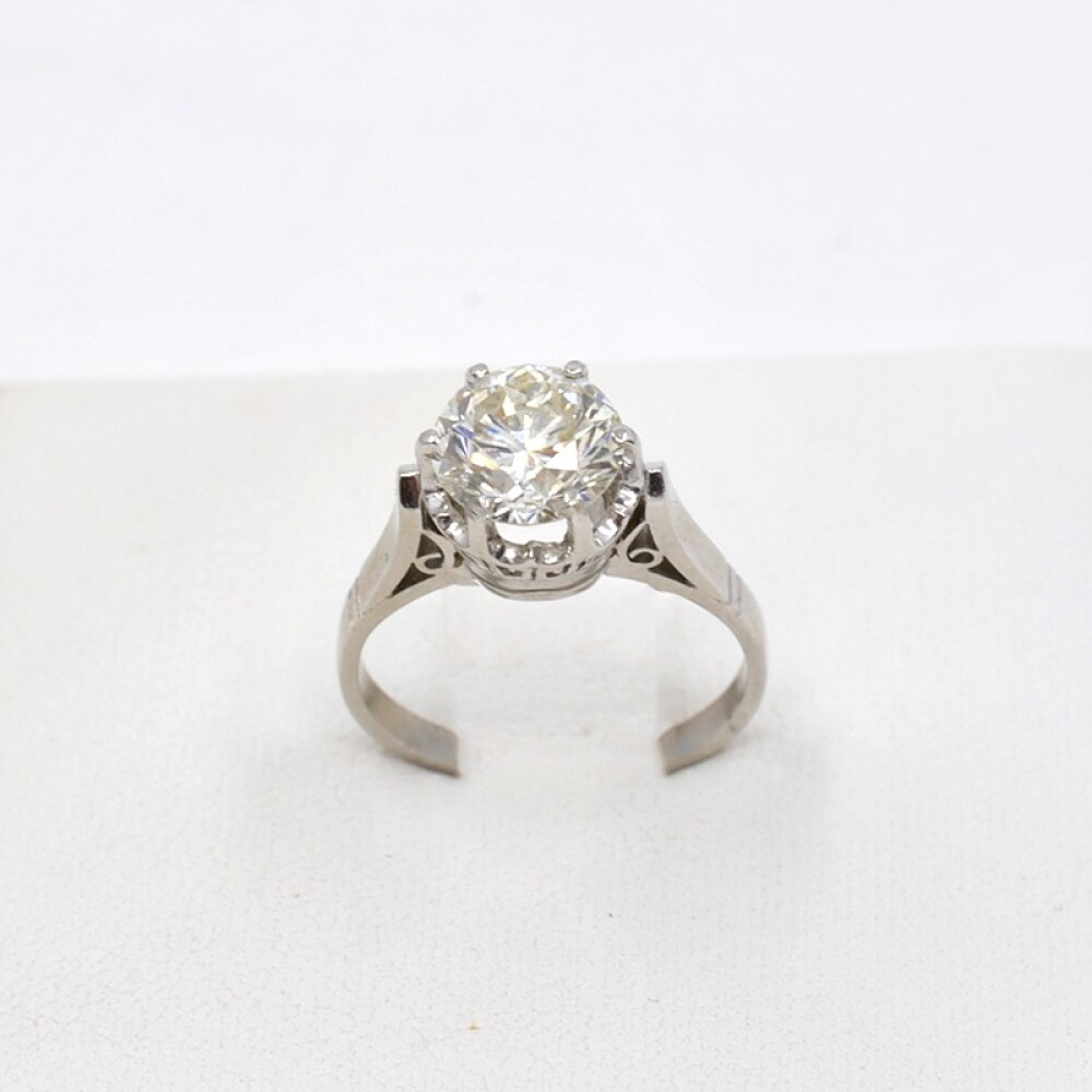 Anillo Antiguo En Platino Con Importante Brillante Central Anillo Antiguo En Platino Con Importante Brillante Central