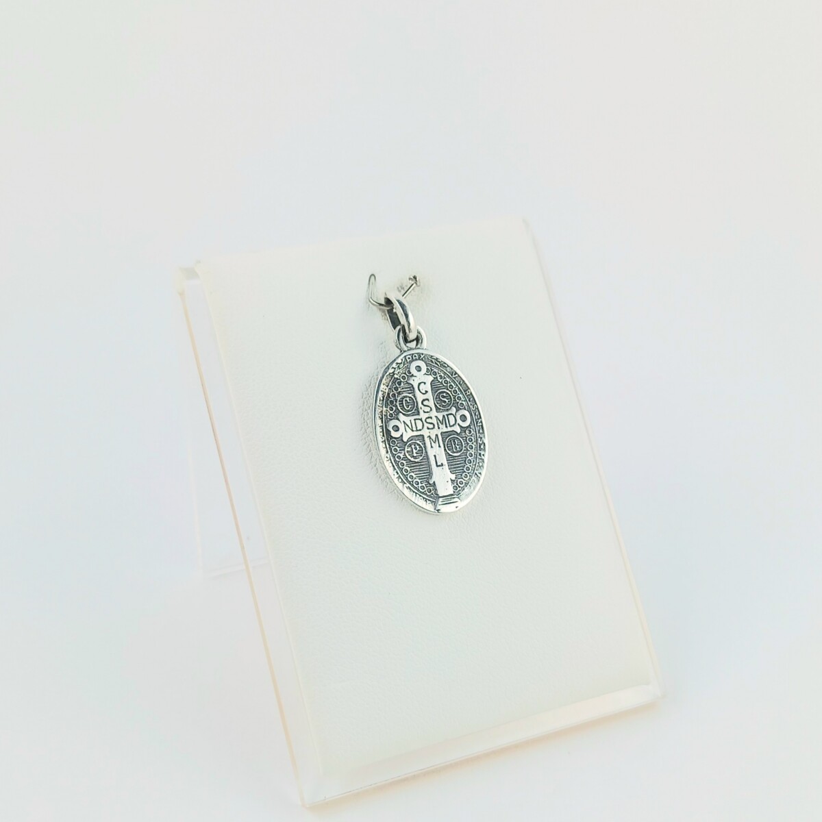 Medalla religiosa de plata 925, San Benito. 