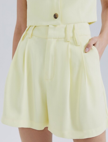 SHORT SASTRE AMARILLO