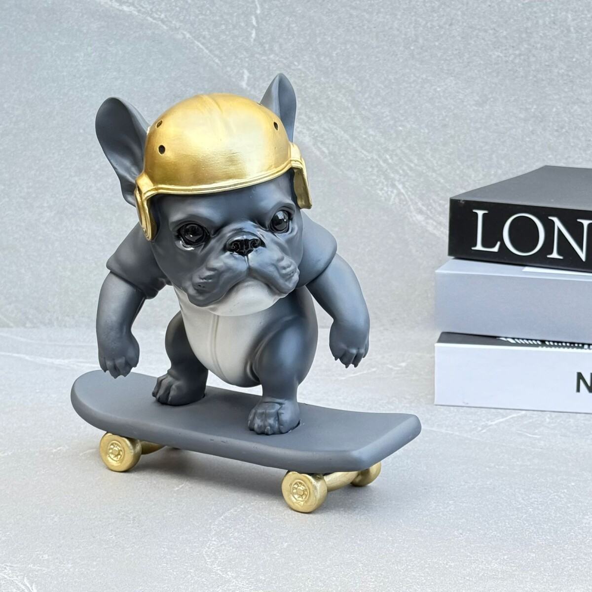 Bulldog Frances Skate Decorativo En Resina 23cm x 13.6cm x 23.2cm 