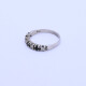 Anillo medio sin fin oro 18k blanco brillantes y zafiros. Anillo medio sin fin oro 18k blanco brillantes y zafiros.