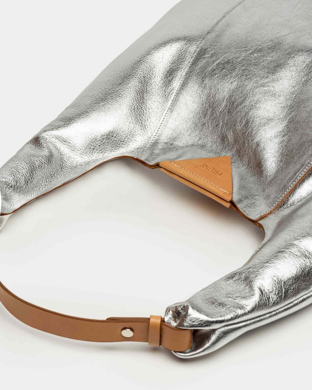 Bolso The Shopping en cuero graneado metalizado Plata