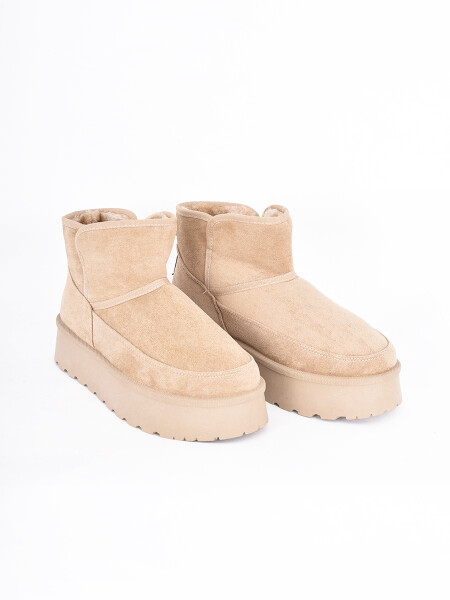 BOTA ULGA PLATAFORMA BEIGE CLARO