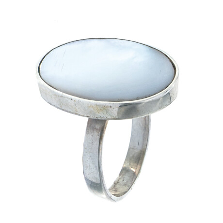 Anillo de plata 925 y nácar. Anillo de plata 925 y nácar.