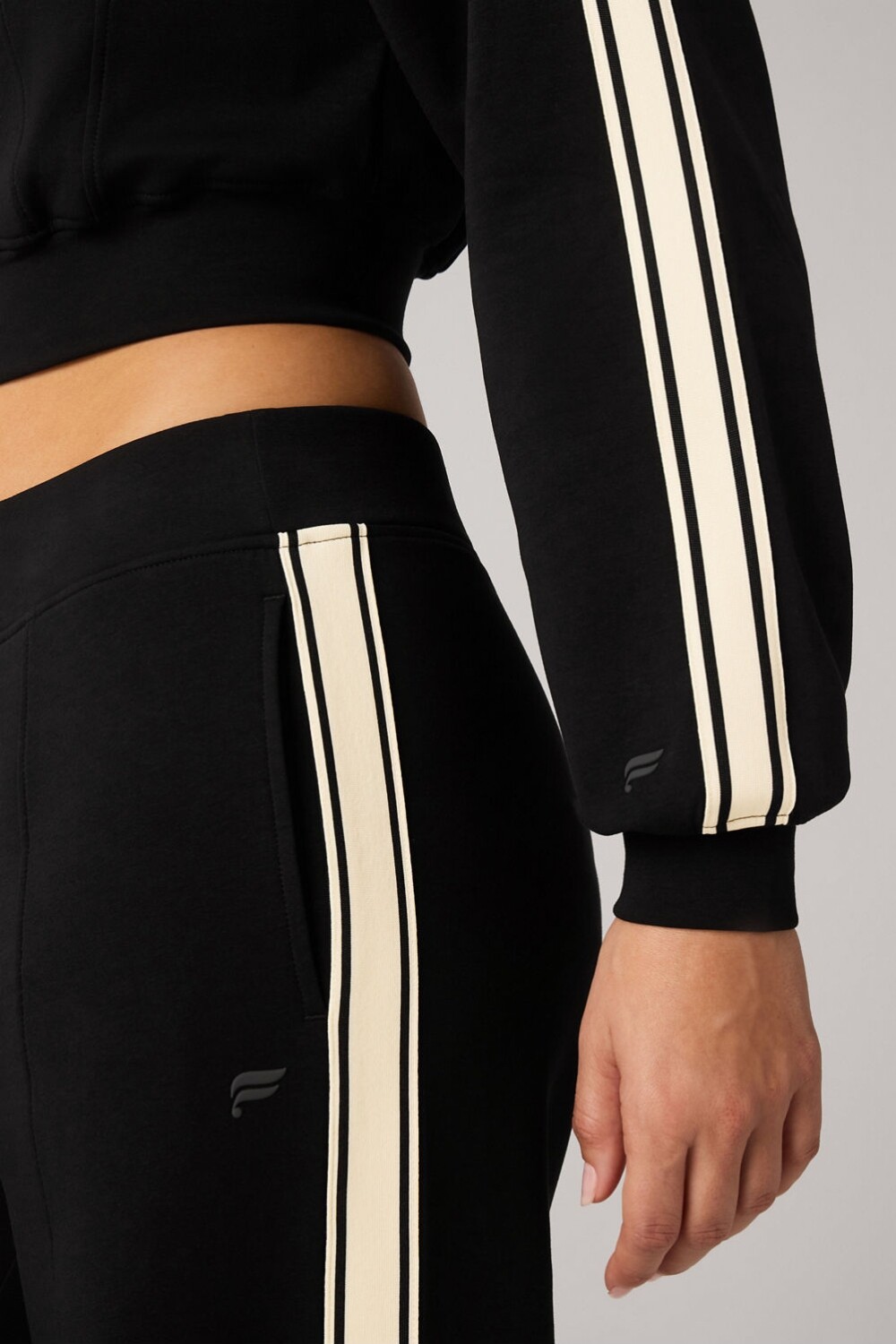 Casaca Elevated Track Jacket Mujer Black/Almond Milk