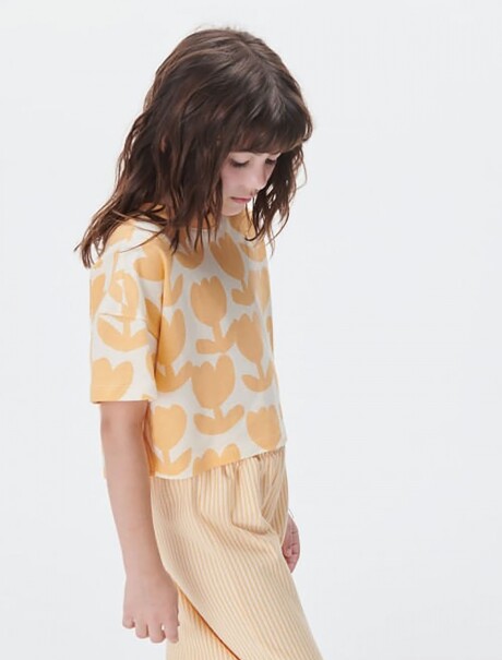BLUSA INFANTIL CON ESTAMPADO AMARILLO