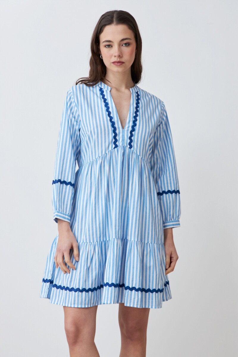 Vestido midi rayado con cinta aplicada celeste