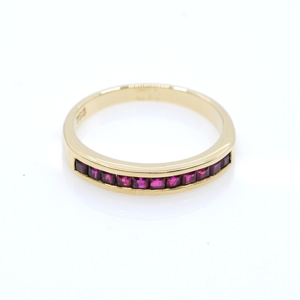 Anillo en oro 18k amarillo y rubies corte carre Anillo en oro 18k amarillo y rubies corte carre