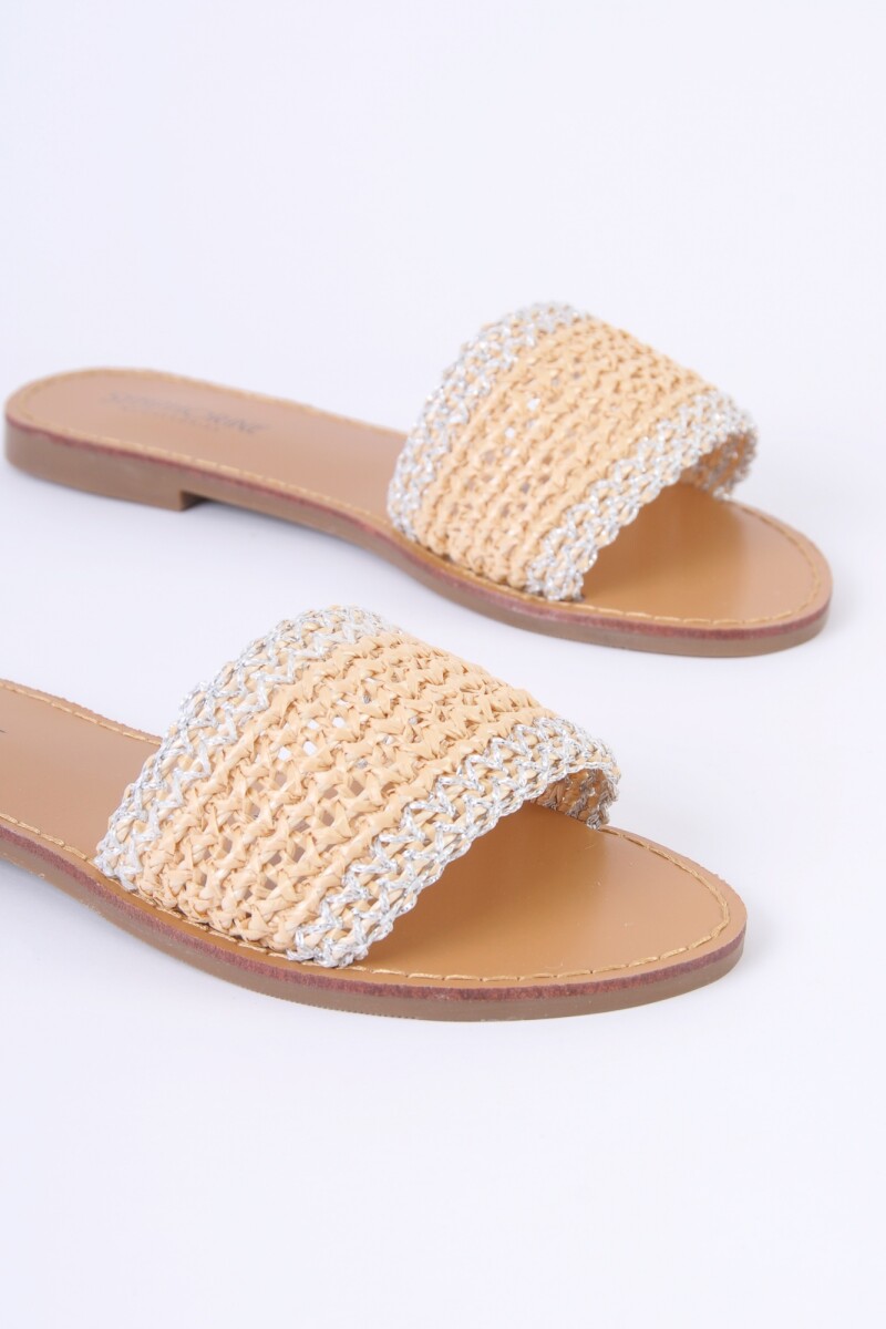 Sandalia plana trenzada en dos colores crudo