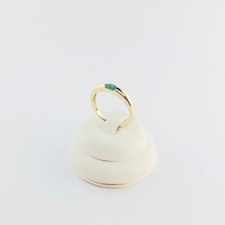 Anillo de oro 9 ktes con Esmeralda. Anillo de oro 9 ktes con Esmeralda.
