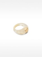 Anillo De Resina Con Detalle Metálico blanco