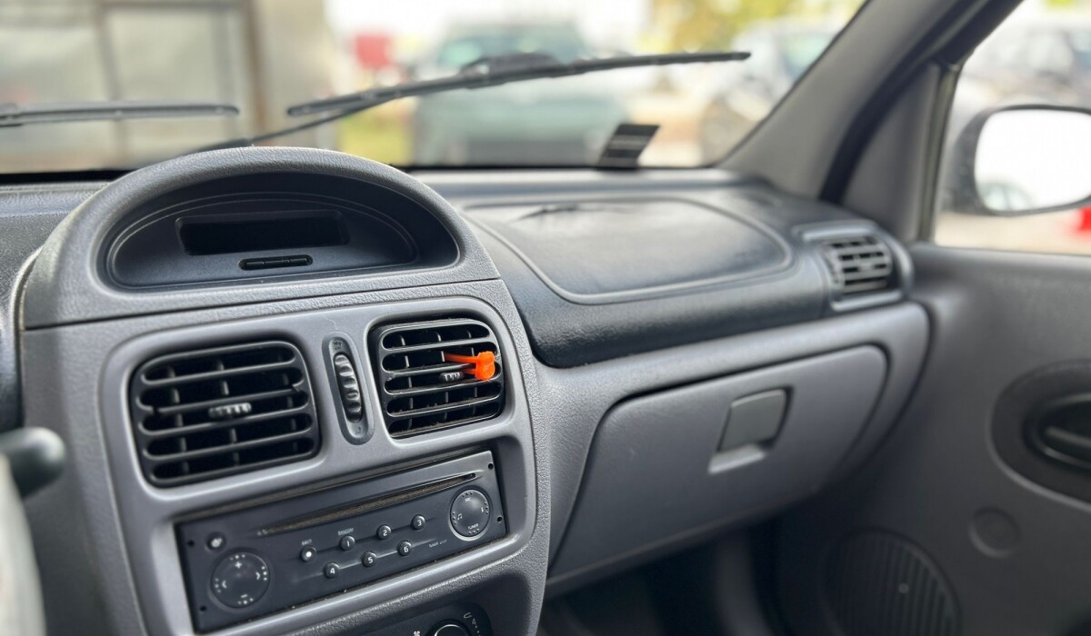 Renault Clio RT 1.6 - 2000 Renault Clio RT 1.6 - 2000