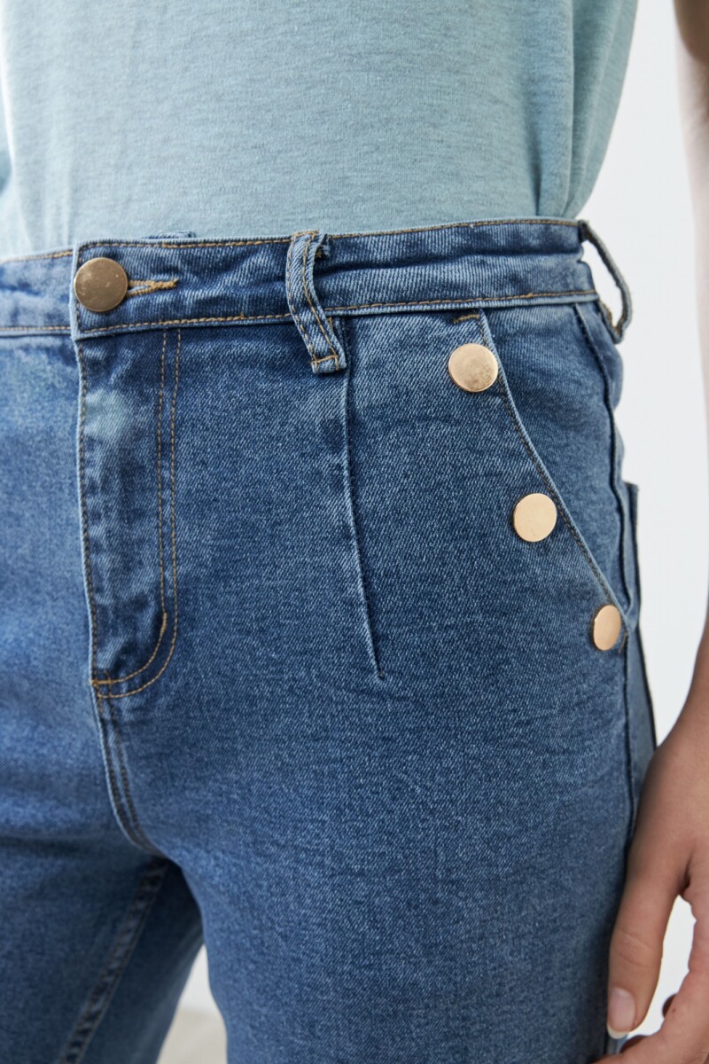 Jean culotte Paulina con botones metálicos jean medio