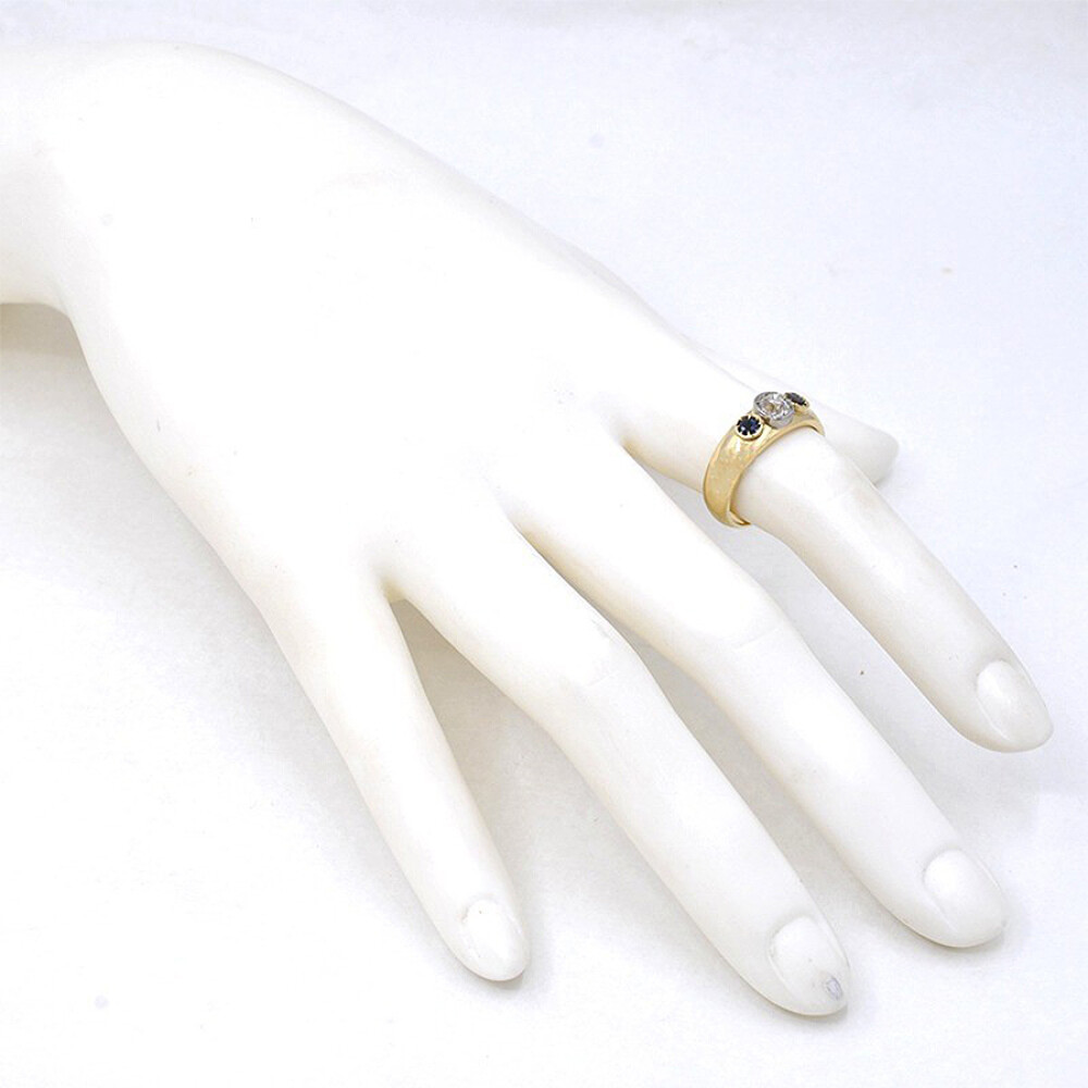 Anillo En Oro 18K Con Brillante Central Y 2 Zafiros Anillo En Oro 18K Con Brillante Central Y 2 Zafiros
