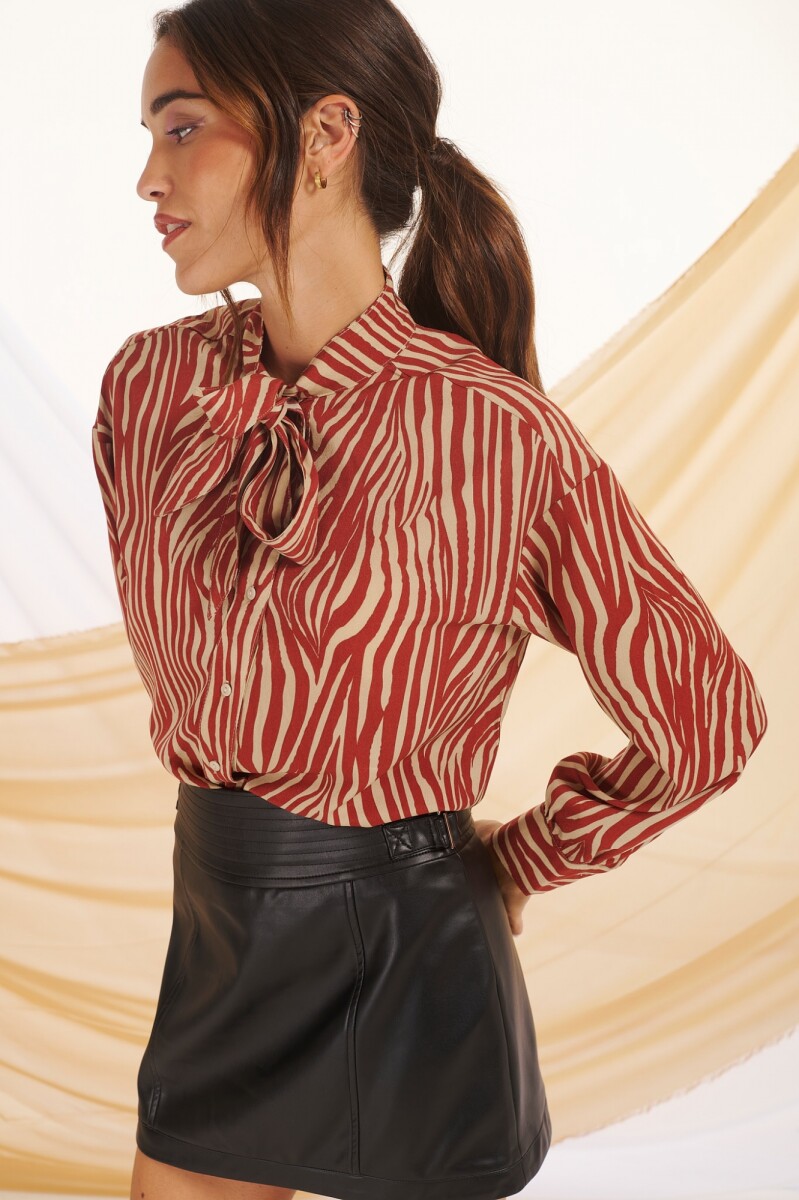 CAMISA CHARIS - ANIMAL PRINT ROJO Y BEIGE 