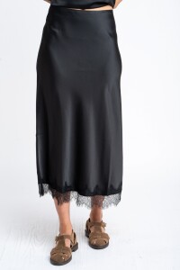 Falda Midi Satinada Negro