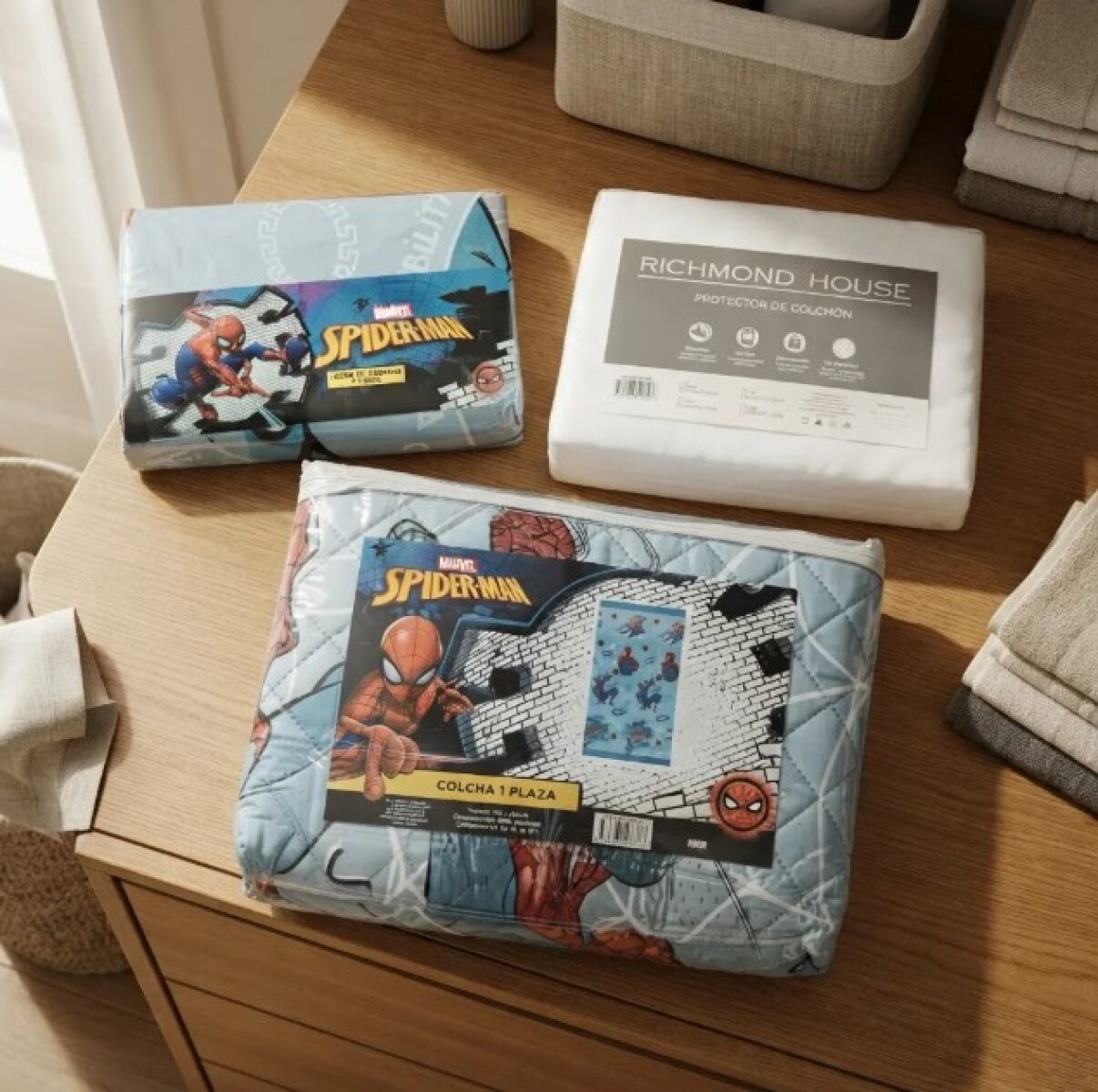Combo Infantil 1 Plaza: Colcha + Sábanas + Protector Disney - Spiderman Celeste 
