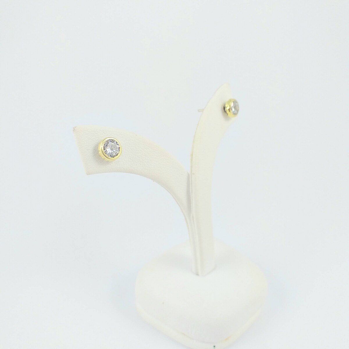 Caravanas de plata 925 con detalles de double en oro 18Ktes con circonia blanca, diámetro 6.5mm, perno y rosca. 
