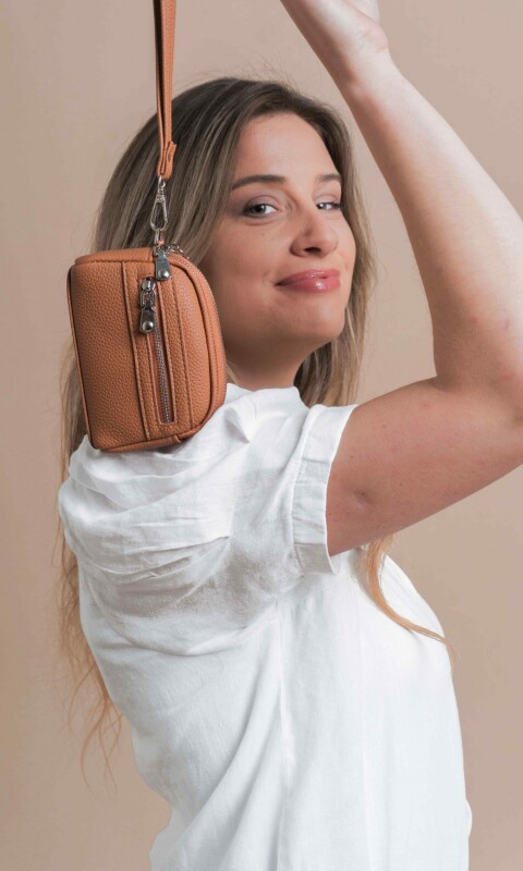 MONEDERO LARA CASTAÑO