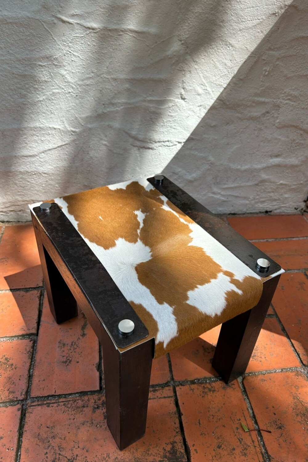 Petit Stool Cowhide claro