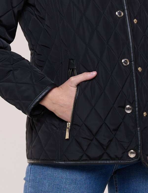 Campera Capitoneada Detalle En Ecocuero NEGRO