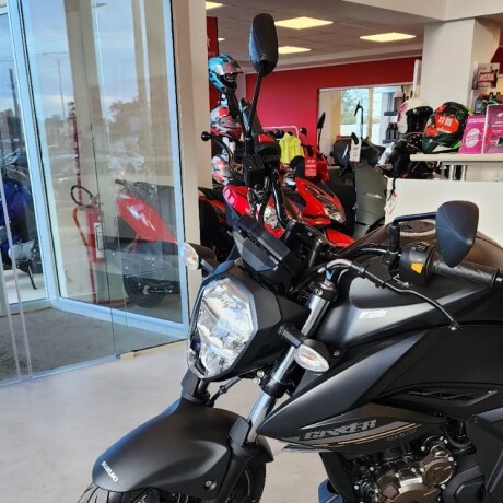 Suzuki Gixxer 250 Negro