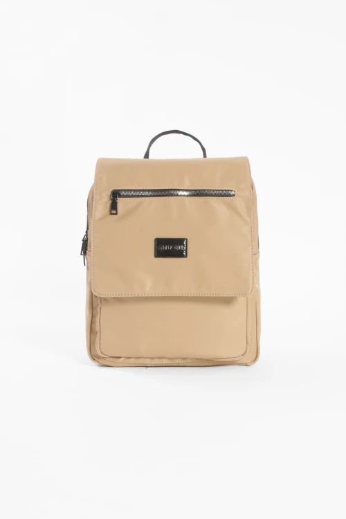 Mochila de tela con tapa beige