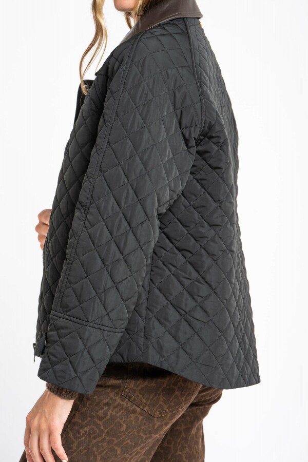 Campera Capitoneada Cuello Negro