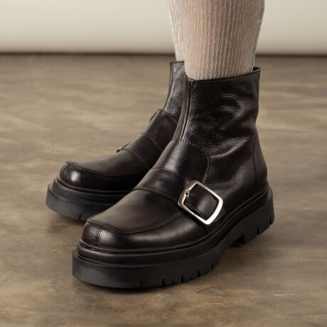 BOTA CUERO MOWEE NEGRO