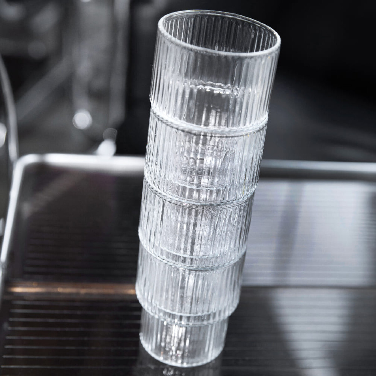 Vaso de vidrio acanalado apilable 300ml 