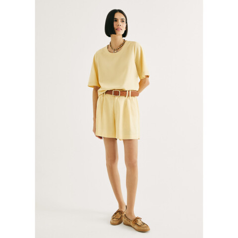 SHORTS FEM AMARELO CLARO