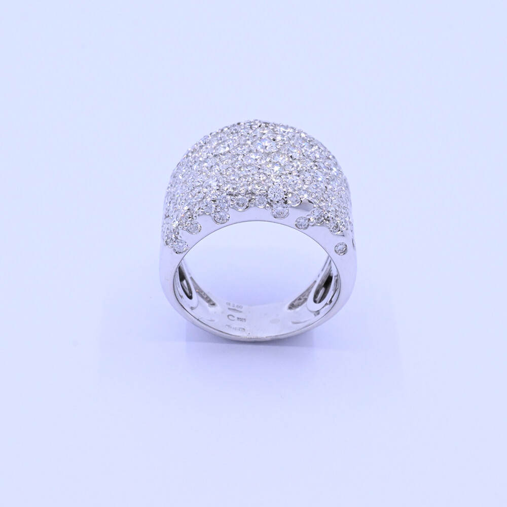 Anillo oro 18k blanco con brillantes engarce pavé. Anillo oro 18k blanco con brillantes engarce pavé.