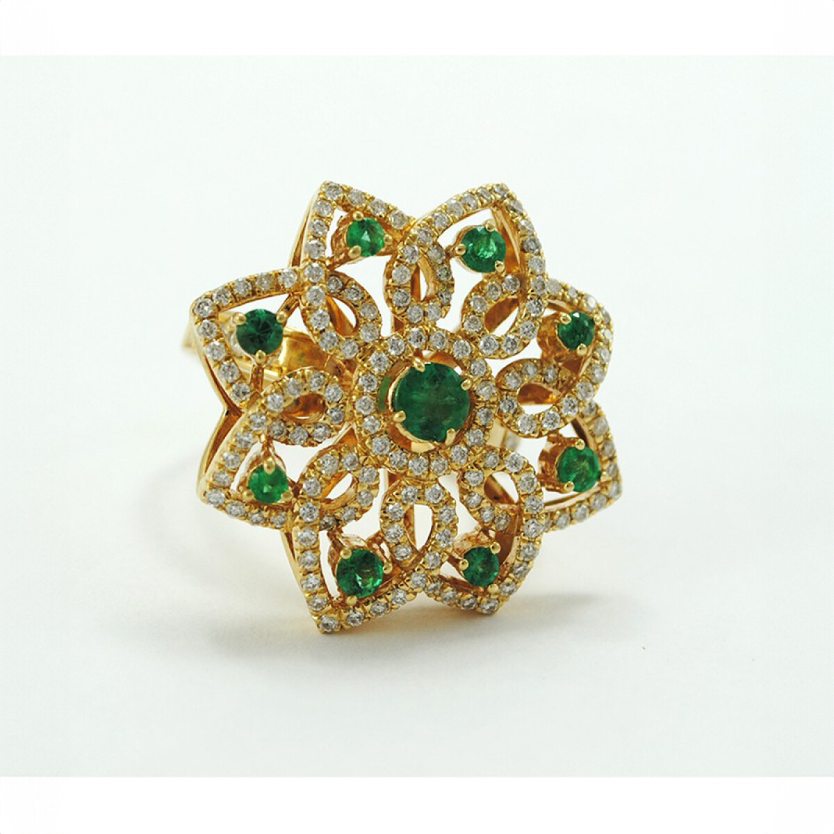 Anillo Moderno, Oro Amarillo 18K , Diamantes Y Esmeralda. 
