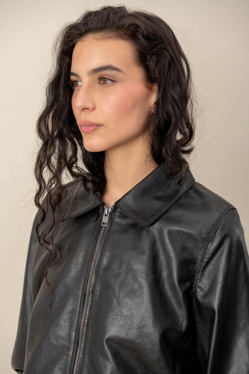 Campera cuero Thar Negro