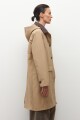 Trench impermeable con cuello en contraste beige