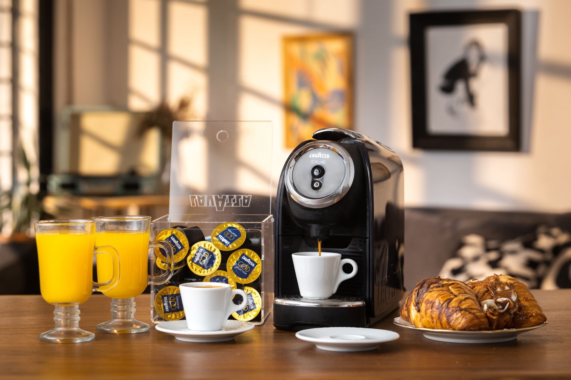 Classy Mini LB 300 - PROMO 4: cafetera + 200 Capsulas + contenedor de  capsulas + 2 tazas Lavazza. — Cafe Max