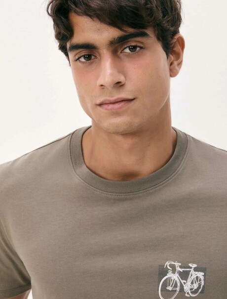 CAMISETA CON ESTAMPA MODELO REGULAR VERDE