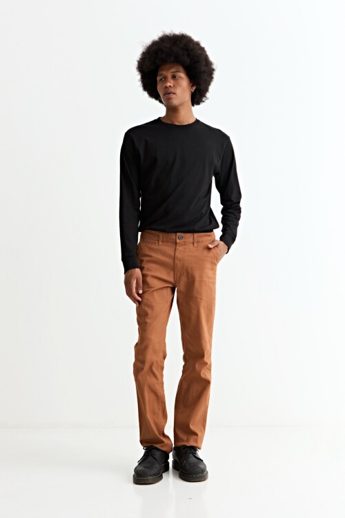 Pantalón recto MARRON