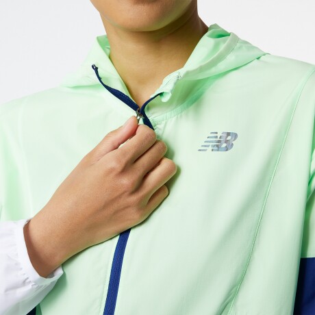 Campera New Balance de Dama - FAST FLIGHT JACKE - WJ13231VSG GREEN